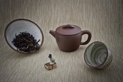 Чайник, чай в пиале Чайник, чай в пиале