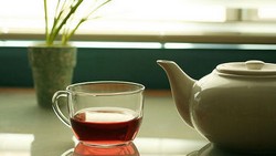 Чашка чая и чайник Чашка чая и чайник